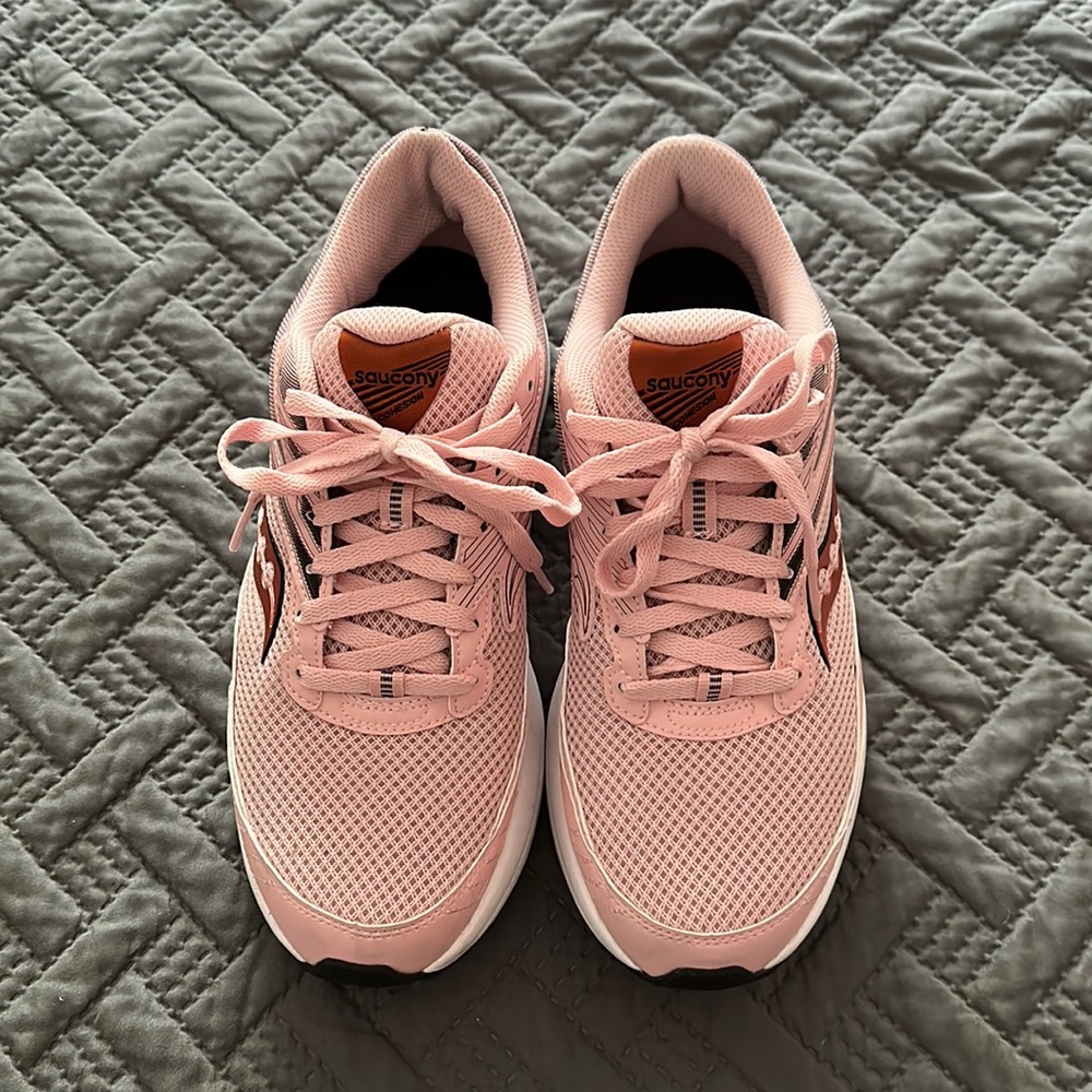 Womens Saucony sneakers